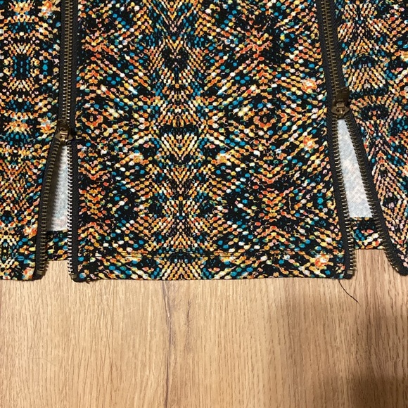 NWOT Bodycon dress w/working zippers from shoulder to hem. P2P stretches to 18” - Picture 5 of 9